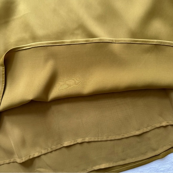 2/$30 Thyme Maternity Satin V-Neck Cami, Large - Picture 5 of 10